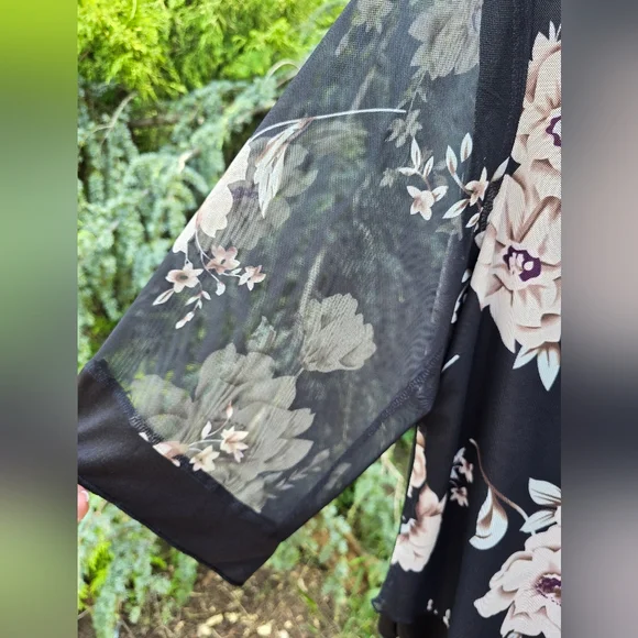 Floral Black Women's Top Sheer Sleeves Plus Size 1 - Picture 3 of 8